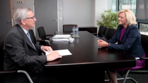 Corina Cretu, intervievata de seful Comisiei Europene, Jean Claude Juncker