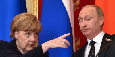 VIDEO A reusit mersul pe sarma, de la Moscova, al doamnei Merkel?