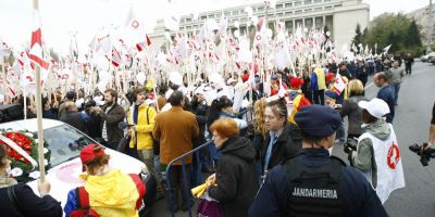 Romania de pe Facebook. Retelele de socializare tin loc de sindicate pentru romani