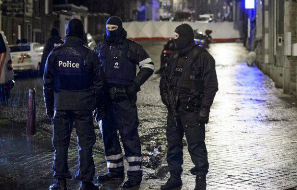 Le Figaro a anuntat ca UN ISLAMIST care VOIA SA SE ARUNCE IN AER a fost IMPUSCAT MORTAL