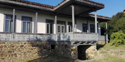 Muzeul satului dobrogean, in curtea Manastirii Dervent. O casa traditionala din Oltina a fost reconstruita bucata cu bucata