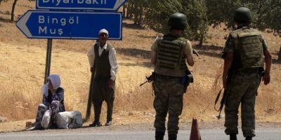 Atac cu masina-capcana in sud-estul Turciei. Trei persoane au murit