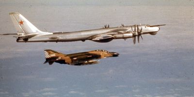 Cum se distrau pilotii americani si sovietici in timpul Razboiului Rece