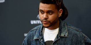 FOTO H&M, acuzat de rasism. Cantaretul The Weeknd a rupt colaborarea cu retailerul suedez